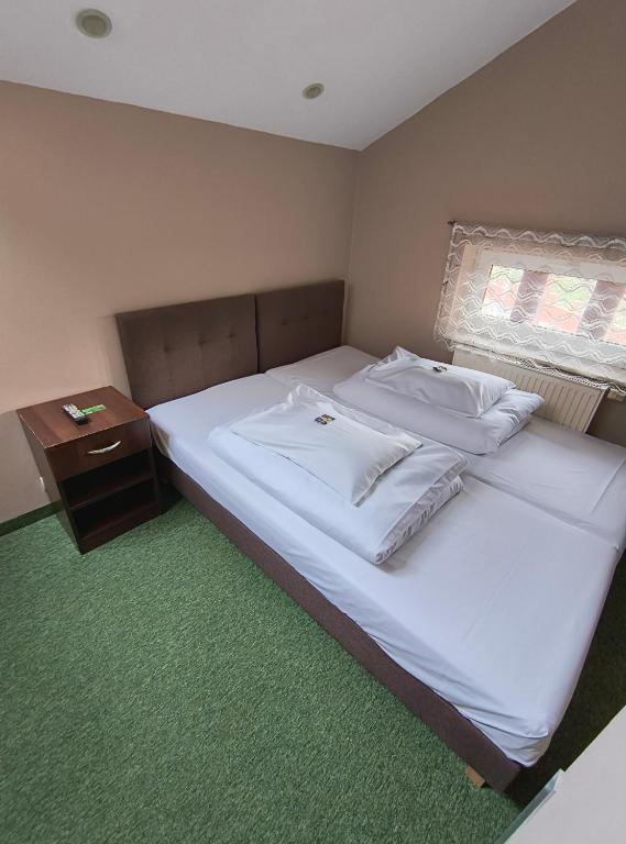 Posteľ alebo postele v izbe v ubytovaní Green Hostel Wrocław przy ZOO