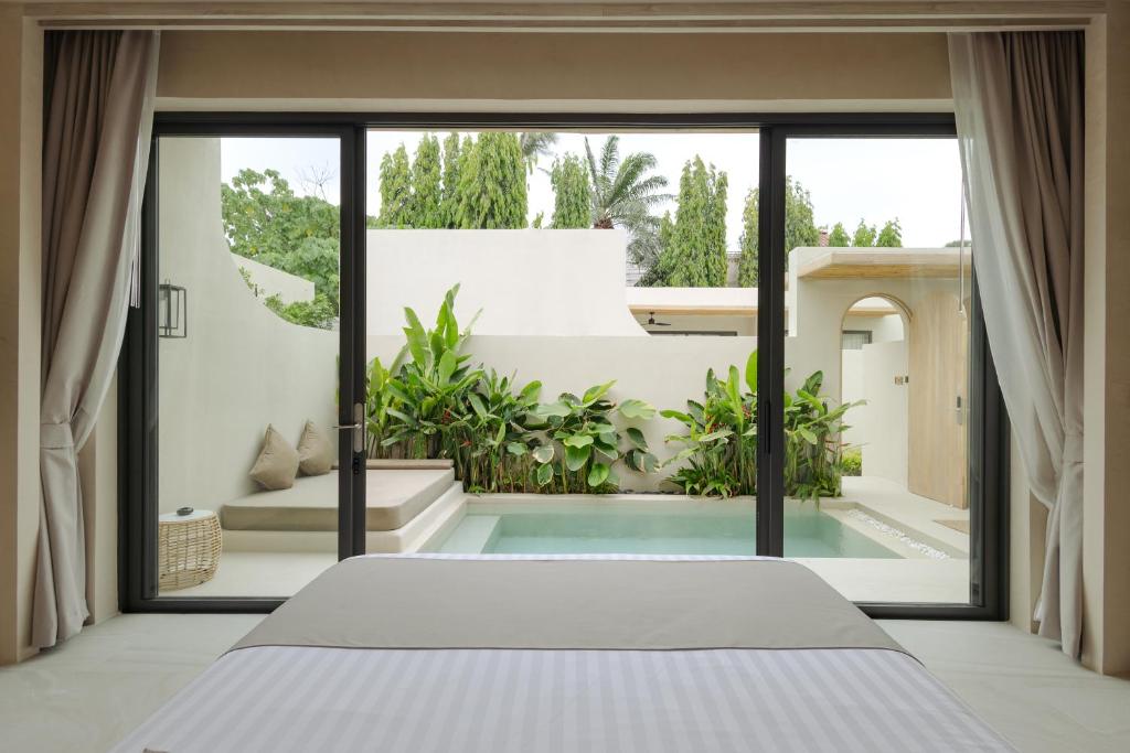Postel nebo postele na pokoji v ubytování Eden Resort & Villas Phuket Patong