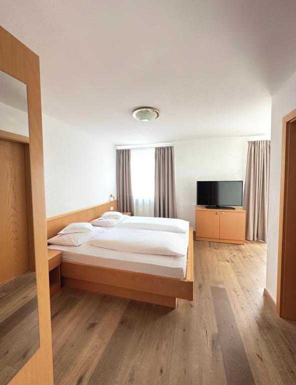 Postel nebo postele na pokoji v ubytování Garni Hotel Dorothea