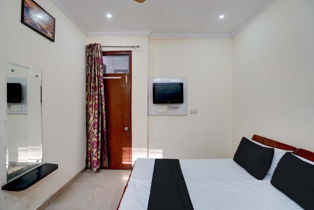 TV a/nebo společenská místnost v ubytování Super Hotel O OM SAI RAM GUEST HOUSE