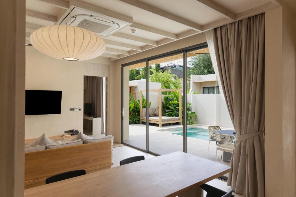 TV a/nebo společenská místnost v ubytování Eden Resort & Villas Phuket Patong
