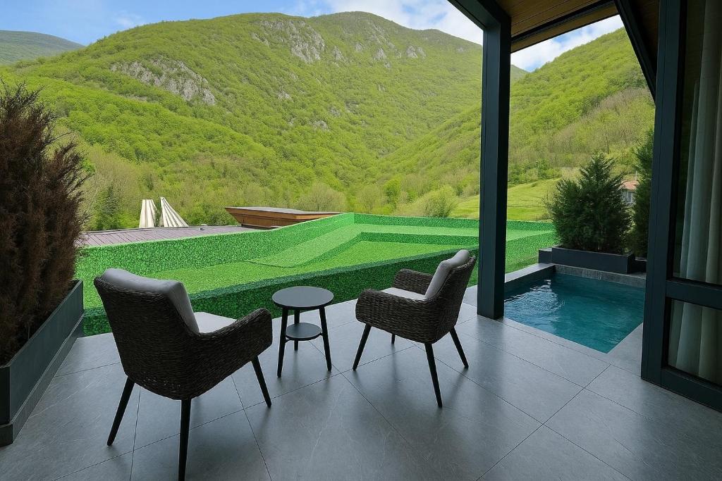 Nespecifikovaný výhled na hory nebo výhled na hory při pohledu z hotelu