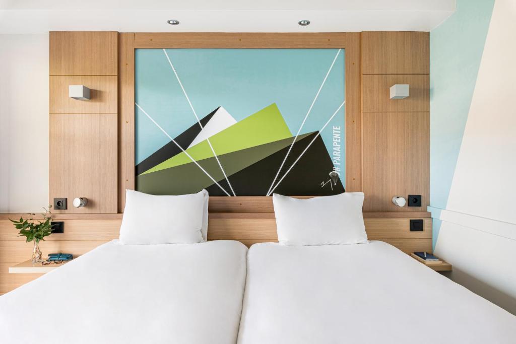 Postel nebo postele na pokoji v ubytování ibis Styles Annecy Centre Gare