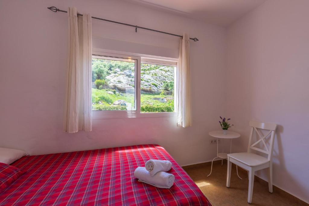 A bed or beds in a room at Cortijo Pájaro Punta de la Laja