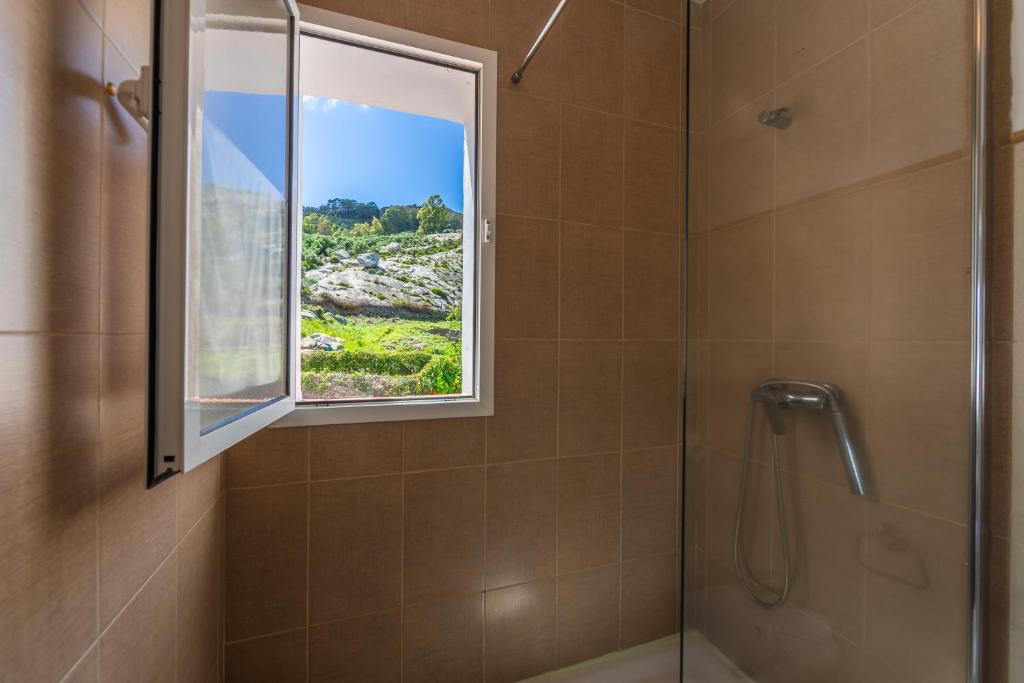 A bathroom at Cortijo Pájaro Punta de la Laja