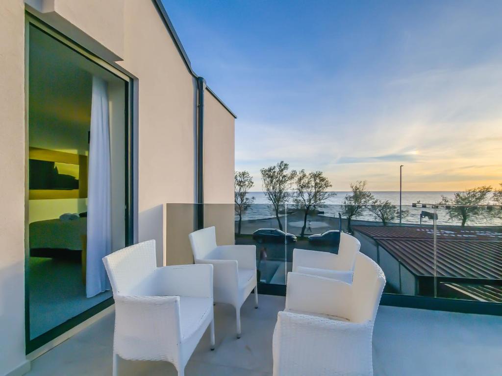 Posezení v ubytování Sunrise Beachfront Residence