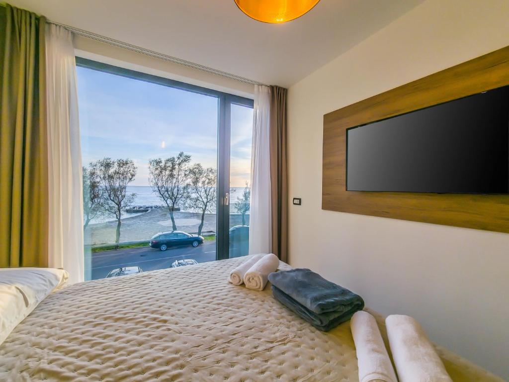 Postel nebo postele na pokoji v ubytování Sunrise Beachfront Residence