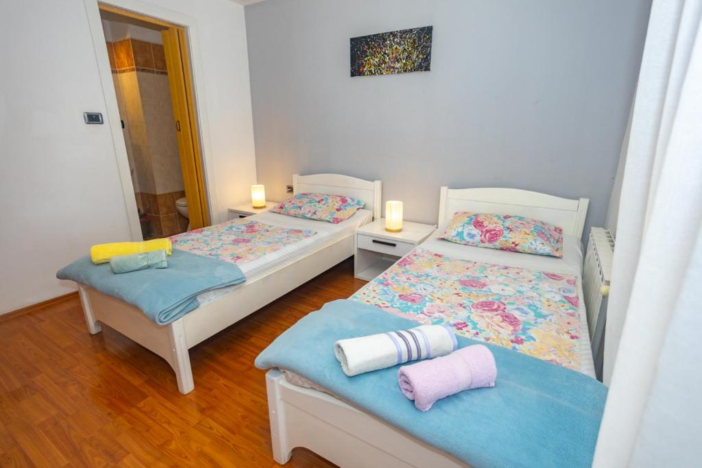 Apartments with Pool Villa Fjord - Two-Bedroom Apartment