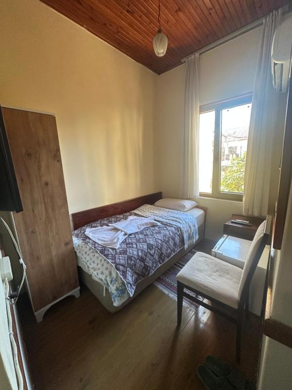 A bed or beds in a room at Kont Pension