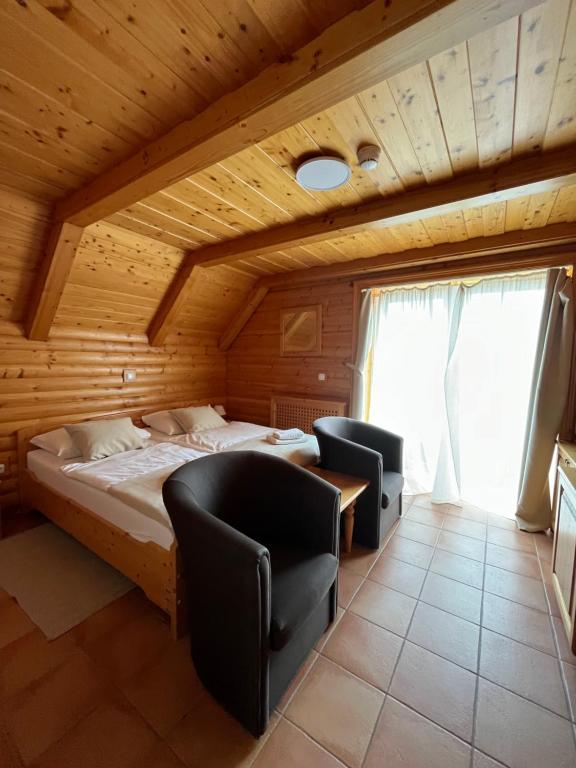 Postel nebo postele na pokoji v ubytování Hotel Tisa Pohorje