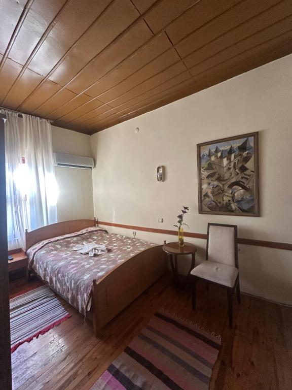 A bed or beds in a room at Kont Pension