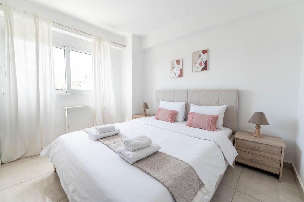 Postel nebo postele na pokoji v ubytování Modern spacious apartment located in Piraeus (B8)