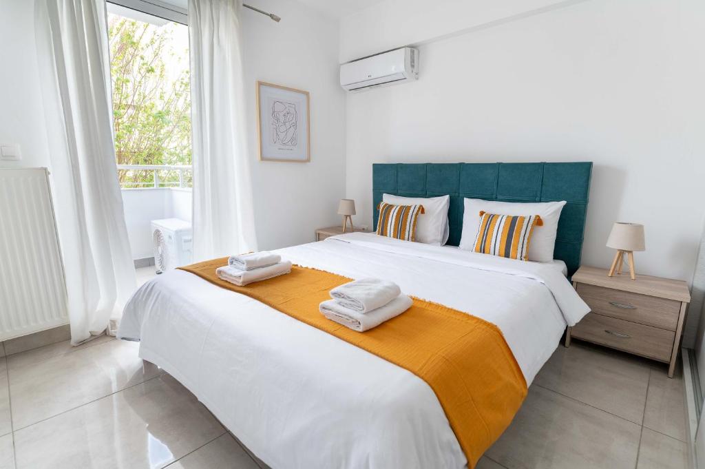 Postel nebo postele na pokoji v ubytování Modern spacious apartment located in Piraeus (B8)
