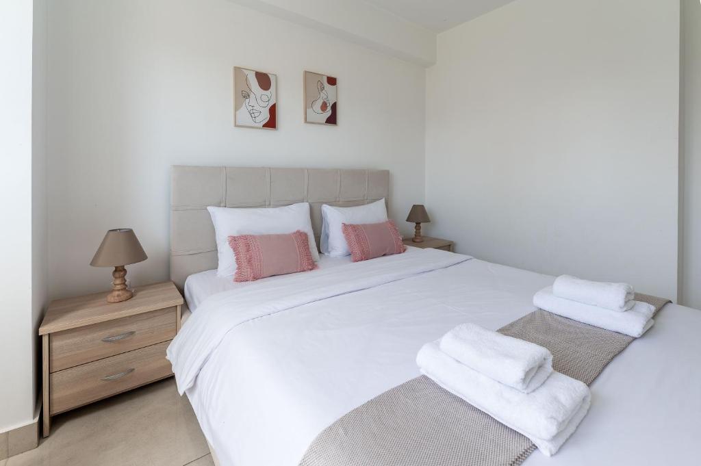 Postel nebo postele na pokoji v ubytování Modern spacious apartment located in Piraeus (B8)