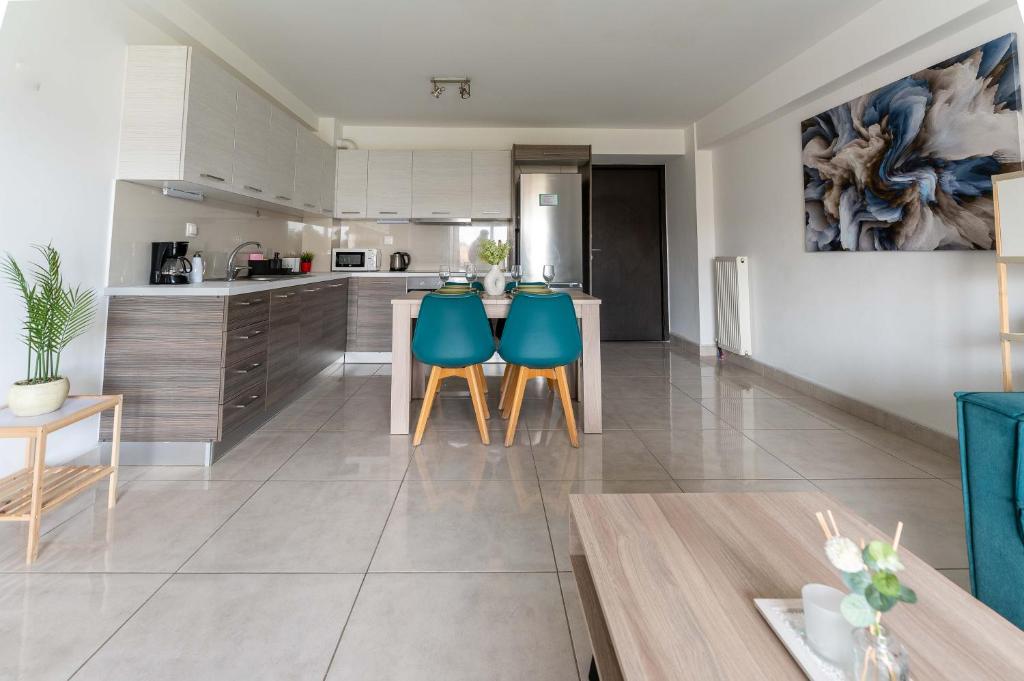 Kuchyň nebo kuchyňský kout v ubytování Modern spacious apartment located in Piraeus (B8)