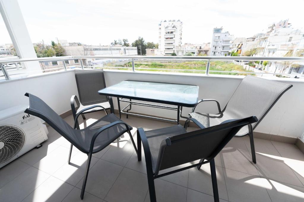 Balkón nebo terasa v ubytování Modern spacious apartment located in Piraeus (B8)