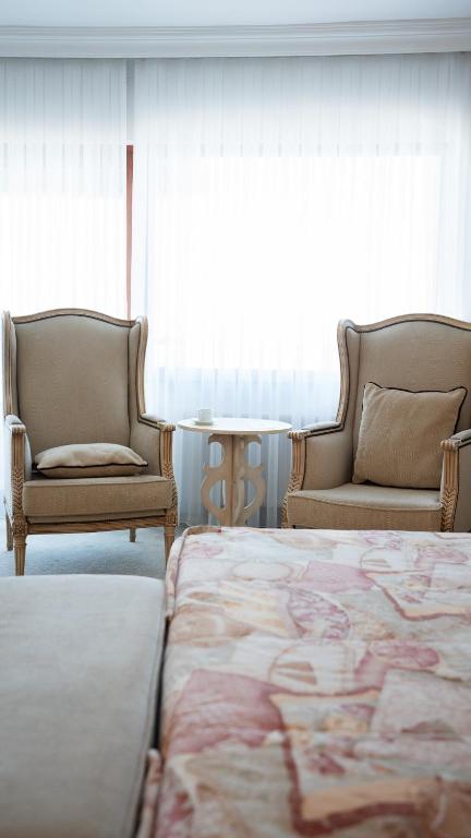 Posezení v ubytování Akol Hotel