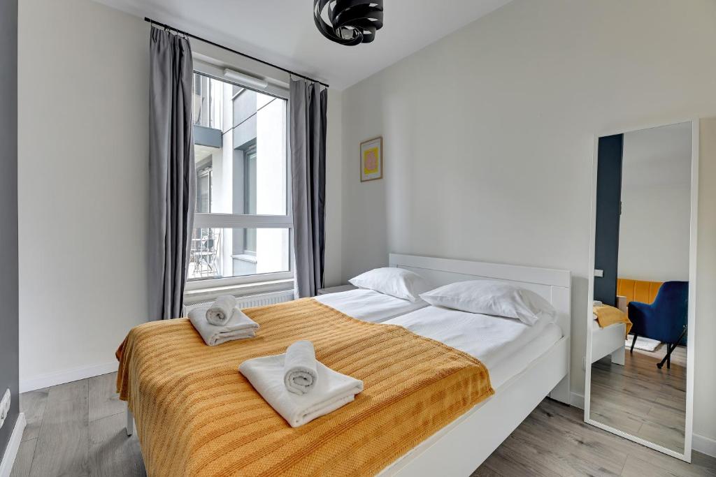 Posteľ alebo postele v izbe v ubytovaní RentPlanet - Apartamenty Chlebova II
