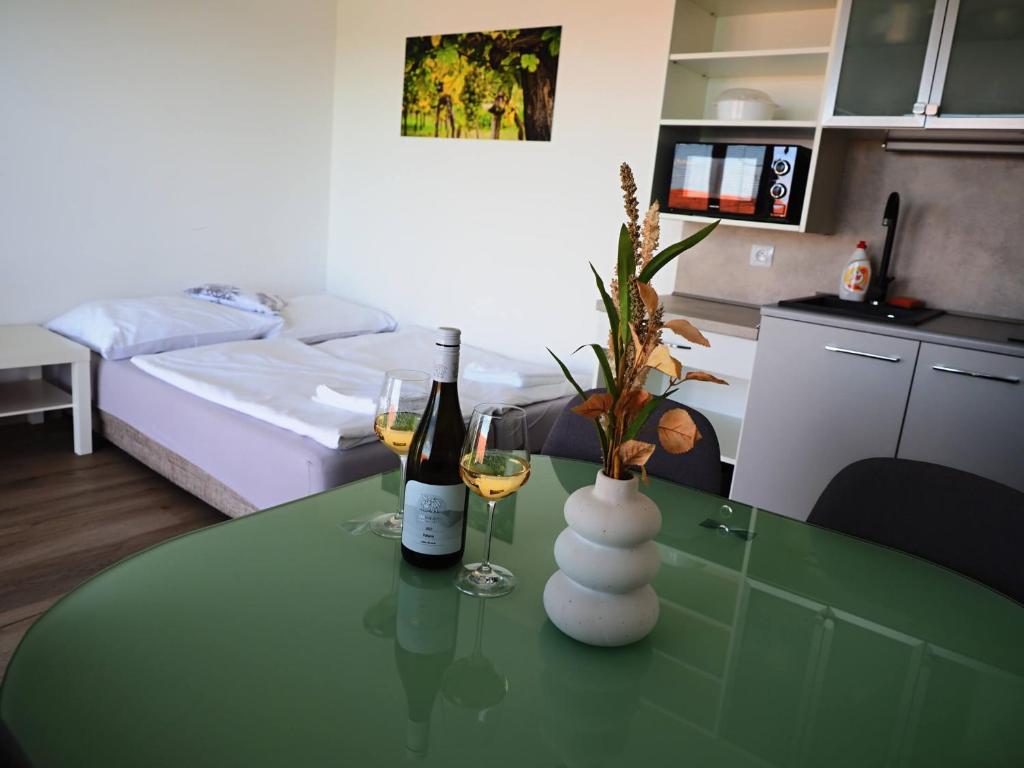 Postel nebo postele na pokoji v ubytování Resort Zajíci ze Zaječí