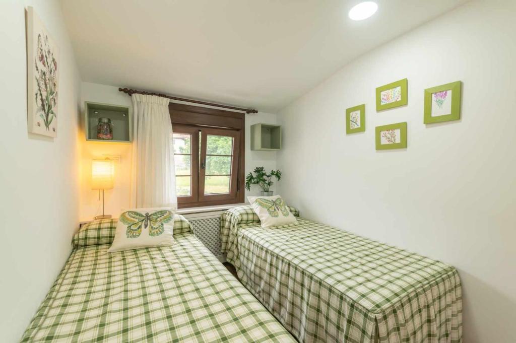 Postel nebo postele na pokoji v ubytování Apartamentos La Corrada de Andrín