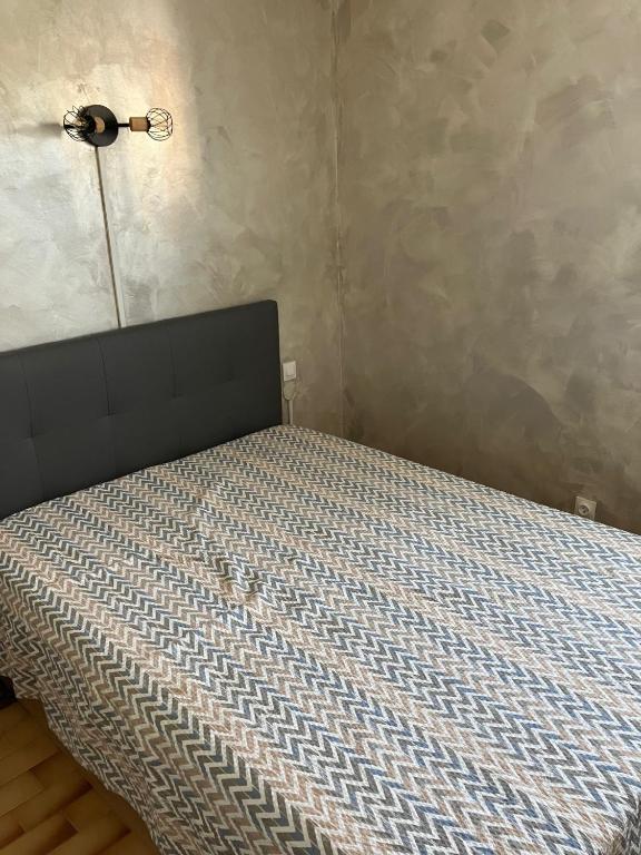 Posteľ alebo postele v izbe v ubytovaní Logement de plain-pied à 2 min à pied de la plage.