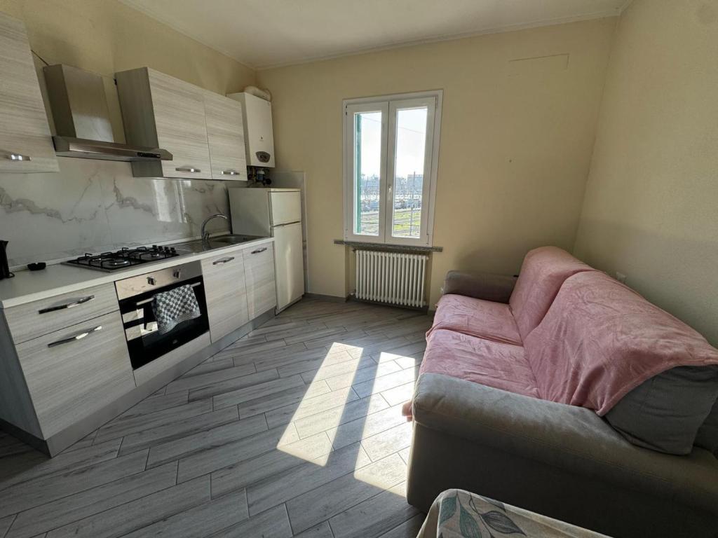 Kuchyň nebo kuchyňský kout v ubytování Edi Apartaments 2