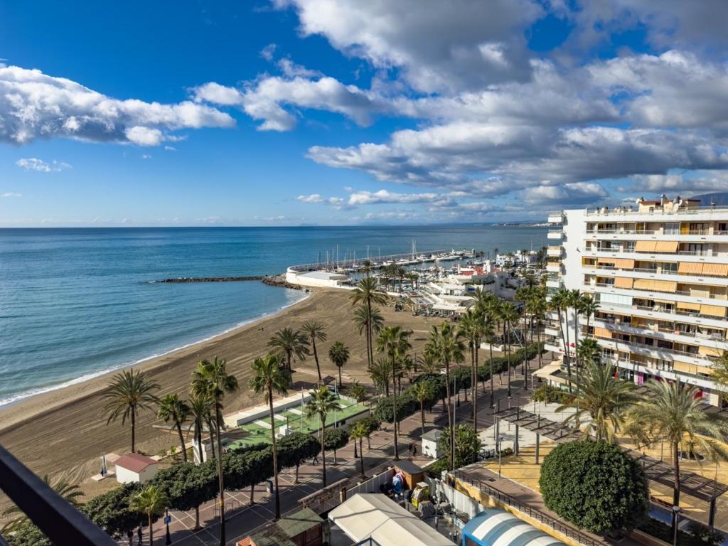 Mediterraneo 801. Super One-Bedroom Apartment with Great Sea Views.