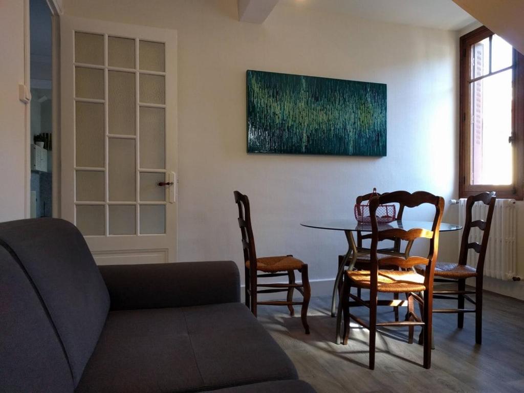 Photo de la galerie de l'établissement Calme et lumineux, centre-ville, pour 4 - H2, à Aix-les-Bains