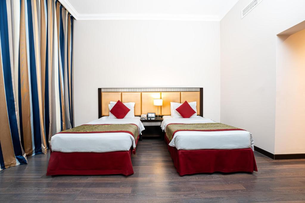 Letto o letti in una camera di Millennium Central Doha