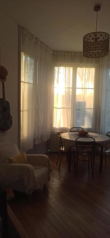 Χώρος καθιστικού στο Logement cosy au centre ville