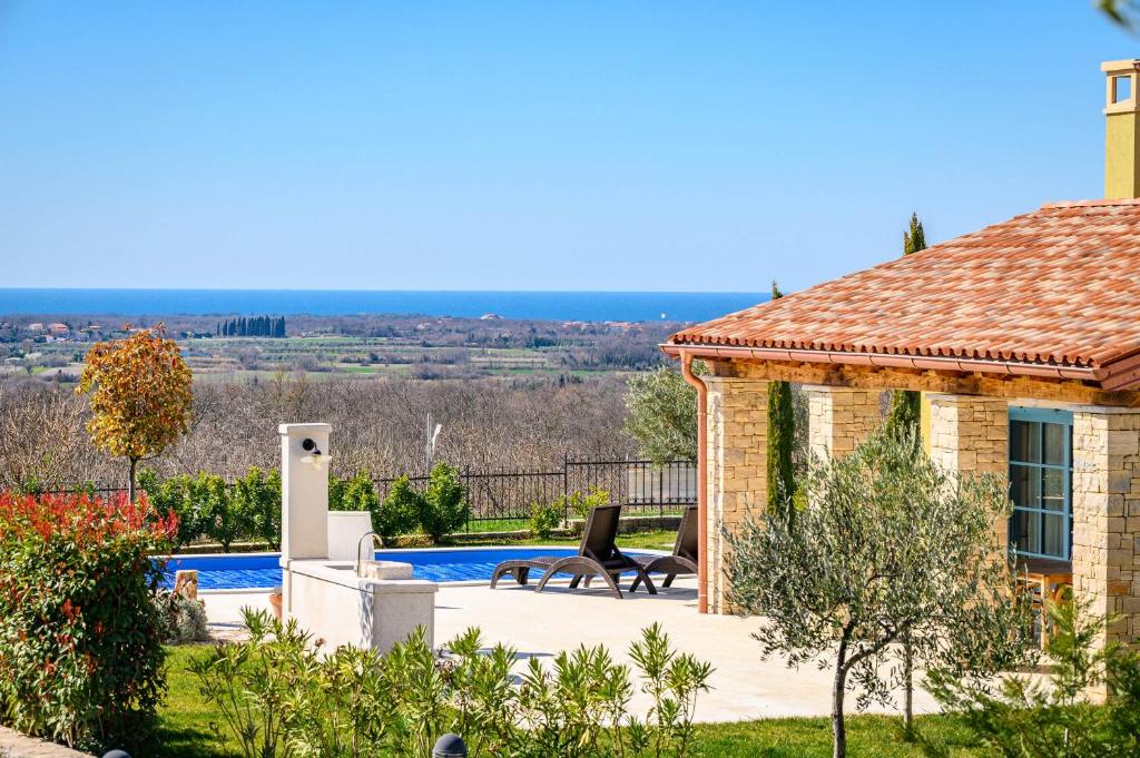 Villa Parona with private pool