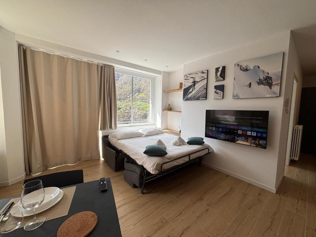 Una cama o camas en una habitación de Appartamenti TEI Orobic Experience