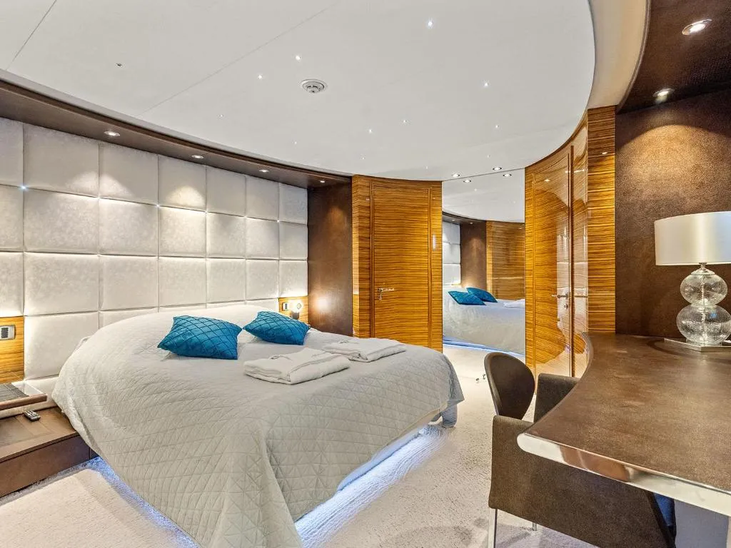 Trackside superyacht VIP Cabin - TIAMAT