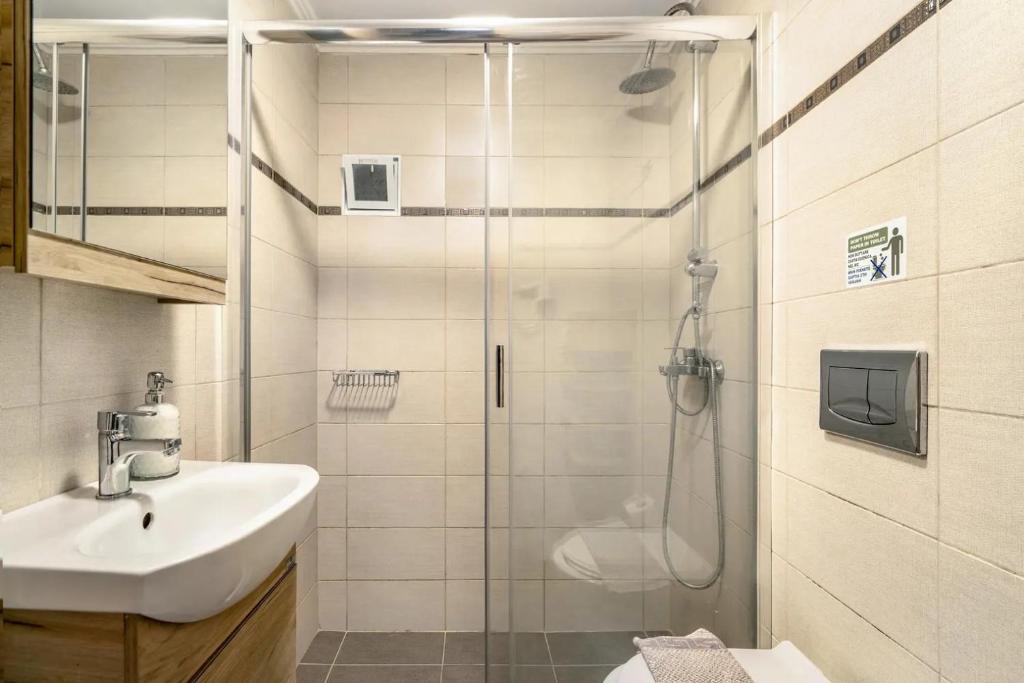 Papatsas Center Houses - 9