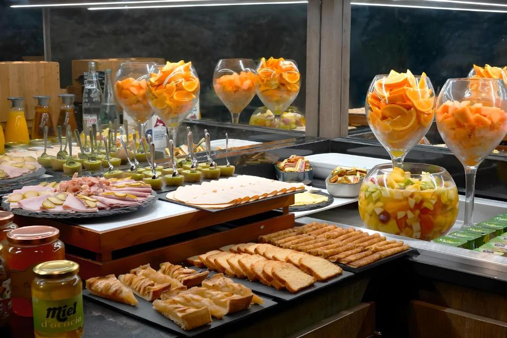 Hôtel Le Montmartre Saint Pierre - Resim 4