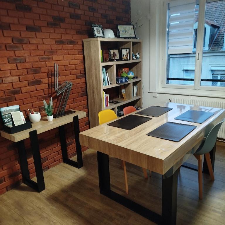 Photo de la galerie de l'établissement Cozy duplex Hypercentre 75 m2 Free parking 2 bedrooms, à Boulogne-sur-Mer