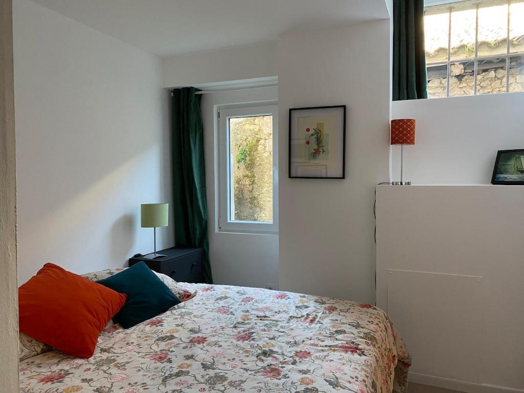 Postel nebo postele na pokoji v ubytování Appartement cosy à Eymet