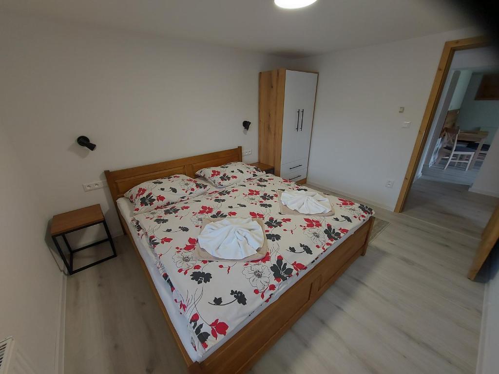 Postel nebo postele na pokoji v ubytování Penzion Jantoľák