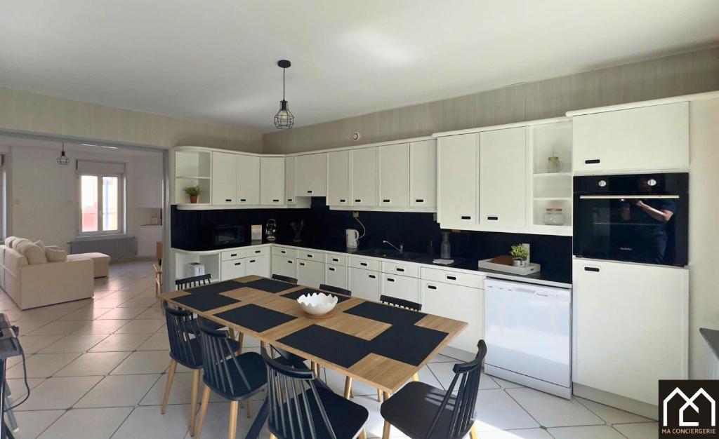 a kitchen with a table and a kitchen with white cabinets at Villa Les Pieds dans l'Eau - 4chambres 10personnes - Central & Proche Mer in Le Portel