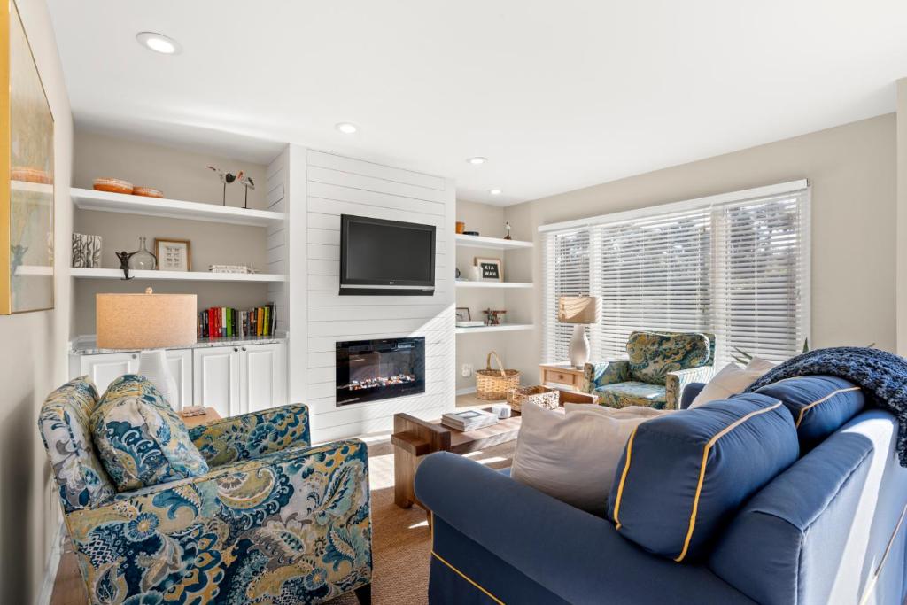a living room with a blue couch and a tv at 4585 Parkside Villa by Akers Ellis Rentals in Kiawah Island