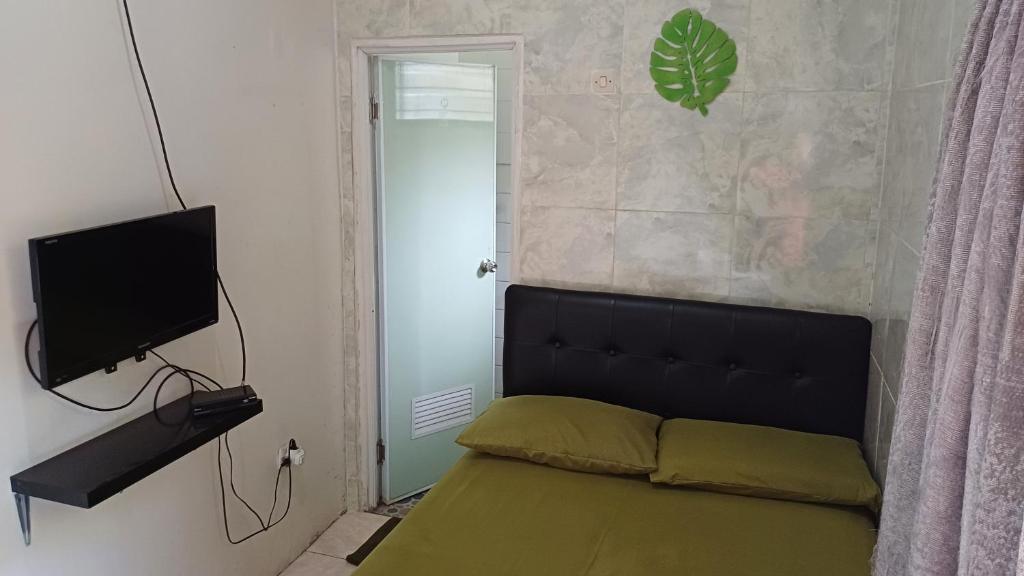 Televiisor ja/või meelelahutuskeskus majutusasutuses GIO Guesthouse Bogor