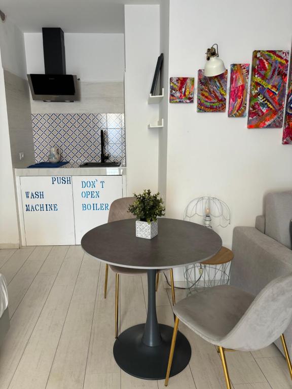 A kitchen or kitchenette at Chez-Lu Ravello
