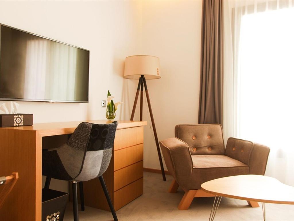 TV a/nebo společenská místnost v ubytování Smarts Hotel Agdal Rabat