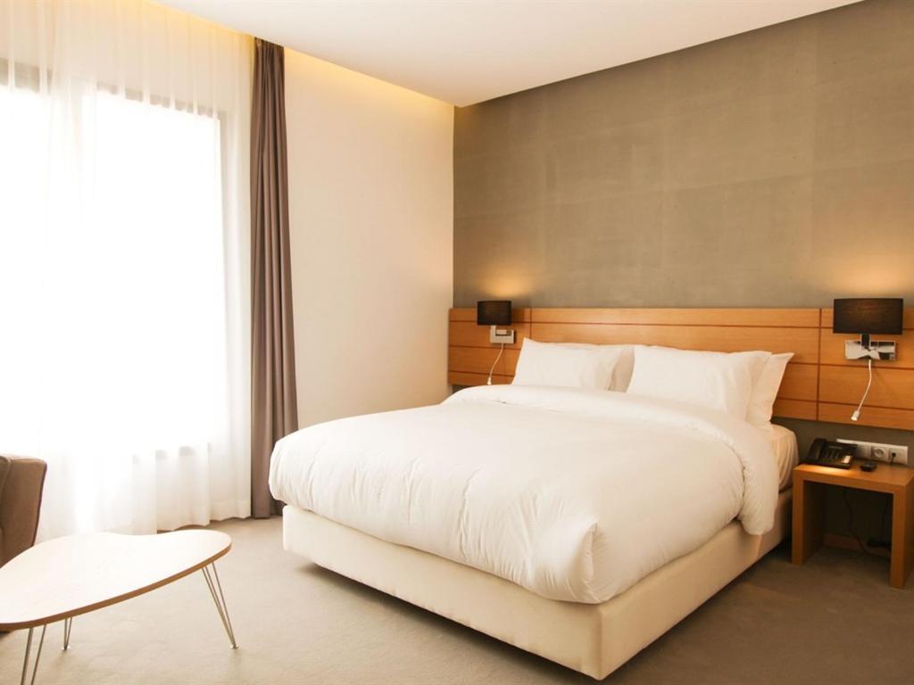 Postel nebo postele na pokoji v ubytování Smarts Hotel Agdal Rabat
