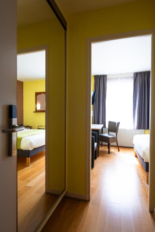 Hotel Cheval De Bronze - Habitación Cuádruple Con Baño
