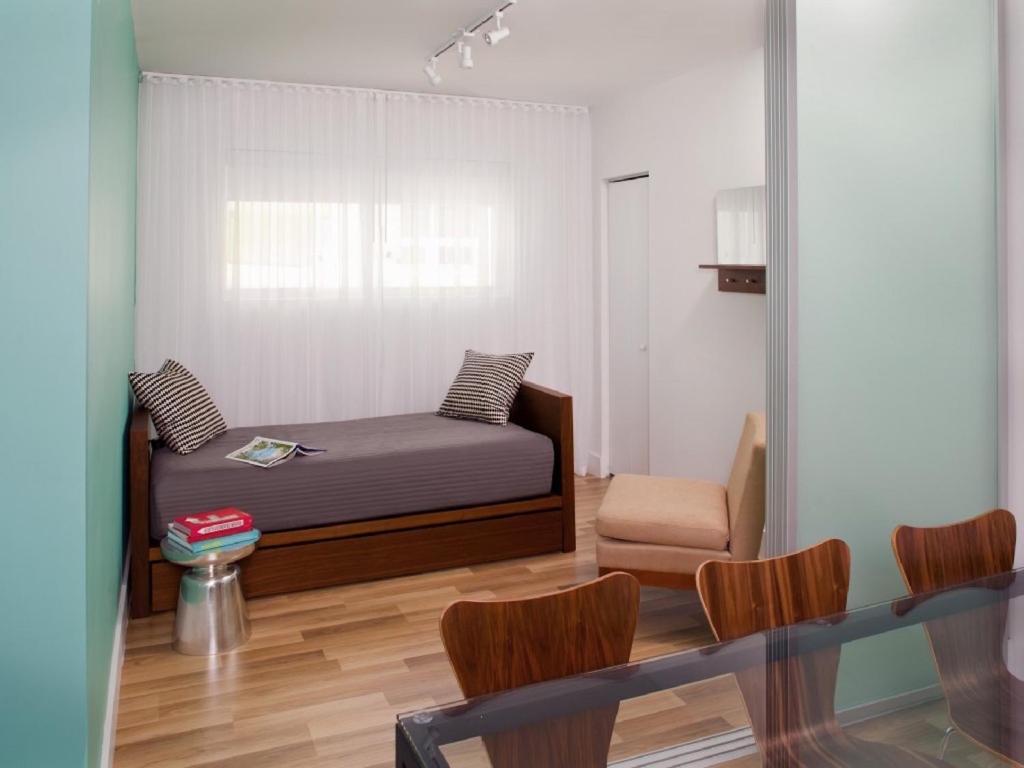 Posezení v ubytování 1818 Meridian House Apartments and Suites by Eskape Collection