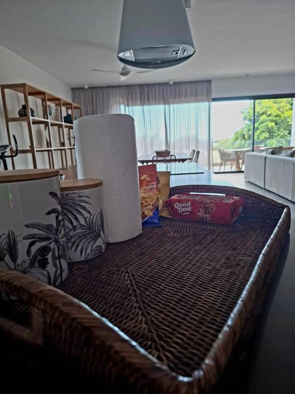 Posezení v ubytování Superbe appartement avec vue mer et montagnes.