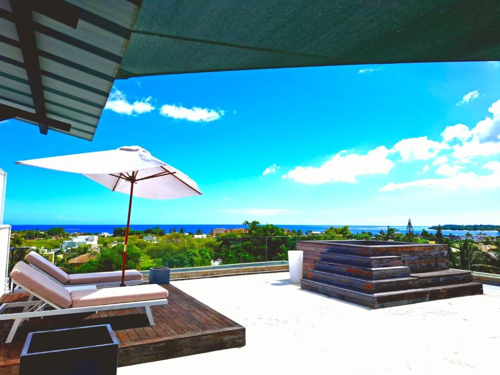 Balkón nebo terasa v ubytování Superbe appartement avec vue mer et montagnes.