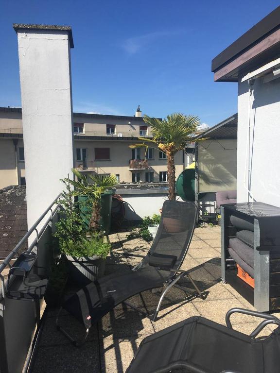 Unique little house on a roof top with a huge terrace close to exhibition square - Resim 18