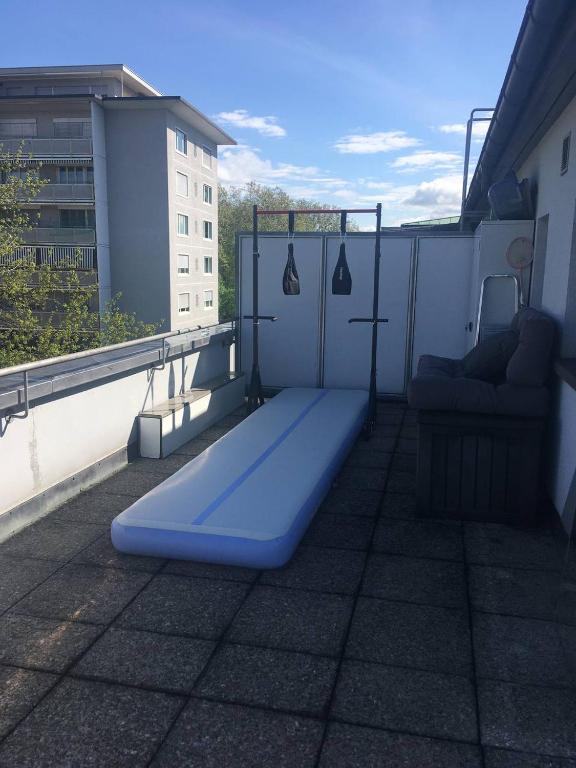 Unique little house on a roof top with a huge terrace close to exhibition square - Resim 21